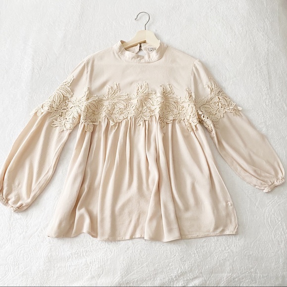 Gorgeous Lace Appliqué Billowy Top - Picture 7 of 12